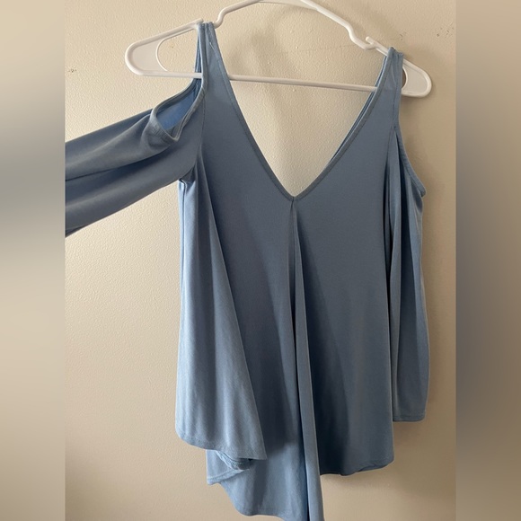 Design Lab top with cut out shoulders - Picture 2 of 2